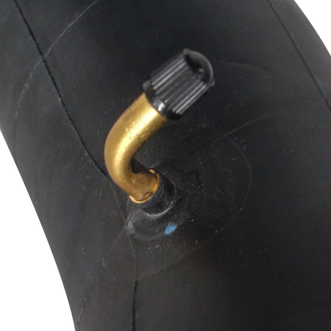 Detalle de la válvula de cámara BTRubber para llanta 4.60-18